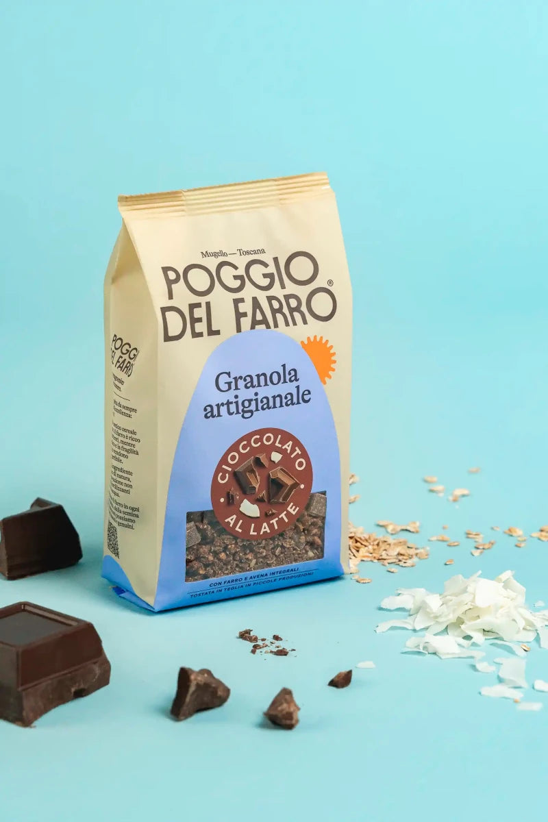 Granola artigianale al farro Poggio del Farro con ingredienti della ricetta, cioccolato al latte e cocco